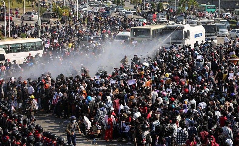 podiumnews.com-125 Ribu Lebih Guru di Myanmar Tentang Kudeta Diskors